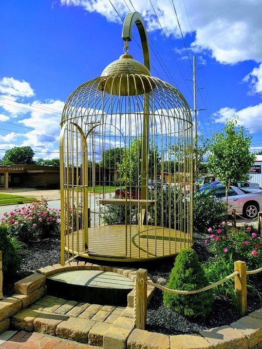 We would like to see the bird that lived in this "Giant Bird Cage" in Casey IL (population 2264)